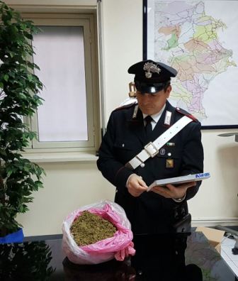 Siracusa, in macchina con quasi un chilo e mezzo di marijuana. Arrestato 51enne