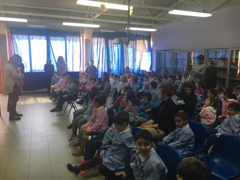 Siracusa. Viky, un amico da abbracciare: il concetto di diversità spiegato agli alunni della scuola Vittorini