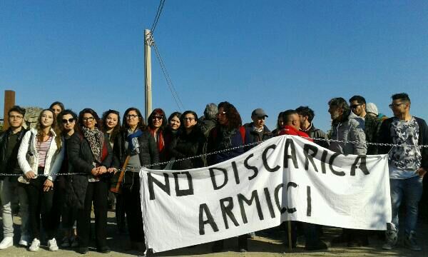 Lentini. Discarica di Contrada Armicci: manifestanti in protesta bloccano i lavori