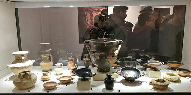 Noto, successo di visite per “La luce dell’Onestà”: prorogata l’esposizione dei reperti sequestrati dalle Fiamme Gialle