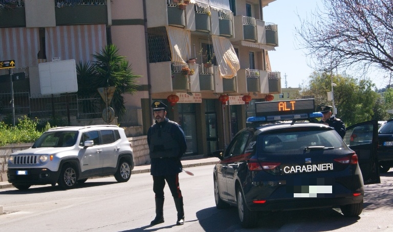 Noto: non si ferma all’Alt e tenta di investire un Carabiniere, deferito un 20enne