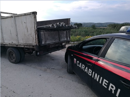 Noto, portano via il guardrail sulla strada provinciale in contrada San Paolo: 3 arresti