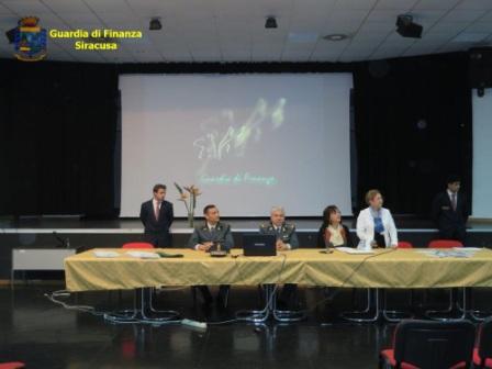 Siracusa: la Guardia di Finanza all’Istituto “Insolera” per discutere di legalità economica