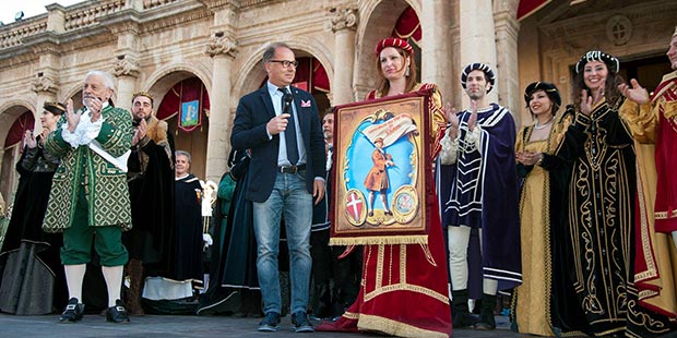 Noto, Gran Palio dei Tre Valli di Sicilia: vince Castelbuono. Oltre 700 figuranti tra le vie barocche