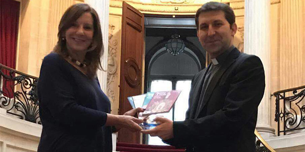 Siracusa, Alicia Cassia scrive a Papa Francesco per riportare il Corpo di Santa Lucia in città