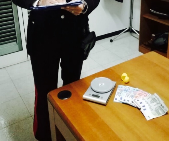 Melilli, sorpreso con la droga e in denaro contante: un 18enne arrestato dai Carabinieri