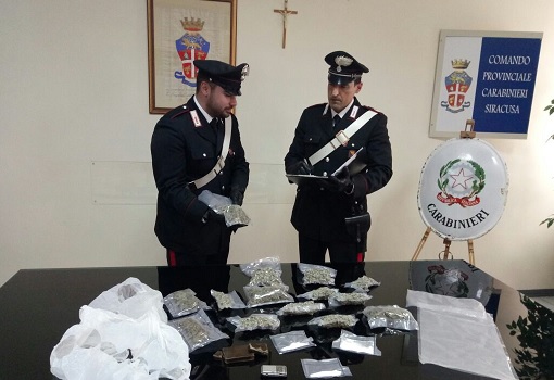Floridia, scoperto un deposito della droga: arrestato un 32enne dai Carabinieri