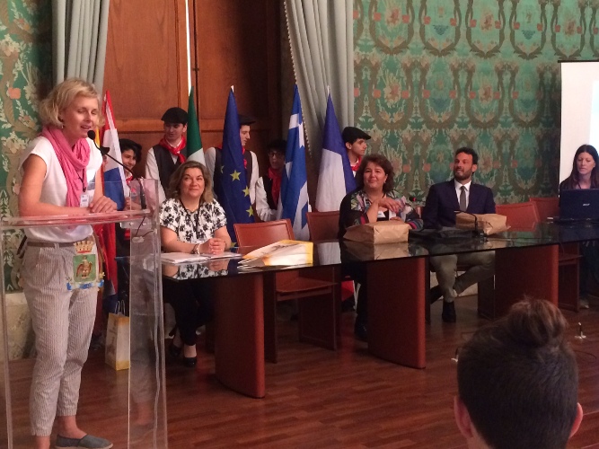 Siracusa, “I, you, we, mediterranean citizen”: a Palazzo Vermexio presenti i 26 alunni stranieri del progetto Erasmus dell’XI° Istituto Comprensivo “Archia”