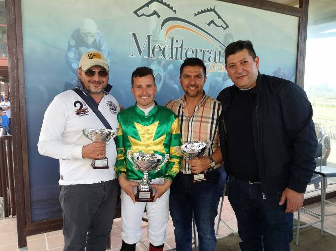 Siracusa. Fragola, regina del “Mediterraneo”. Mark Cuschieri, padrone delle piste di galoppo