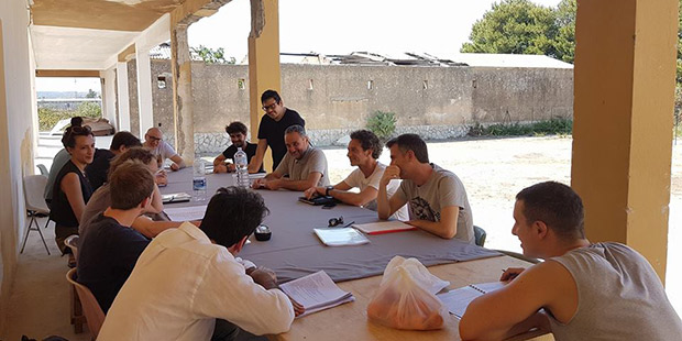 Siracusa, Ficarra e Picone in città: primo giorno di prove con la compagnia delle “Rane” di Aristofane