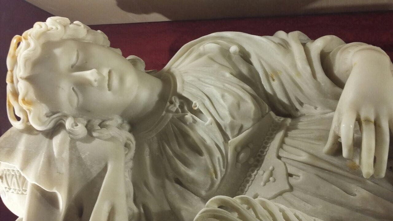 Siracusa, “Il prodigioso sudore” del simulacro marmoreo di Santa Lucia: oggi le celebrazioni al tempietto del sepolcro