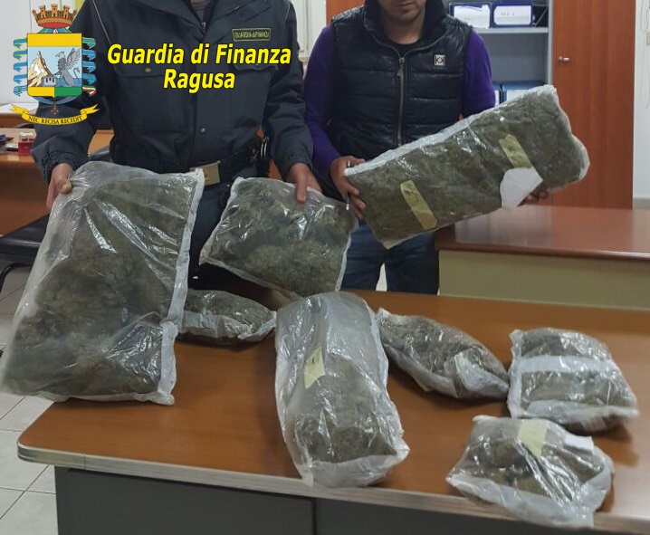 Operazione antidroga al porto di Pozzallo: la Guardia di Finanza arresta un polacco con 8 chili di marijuana