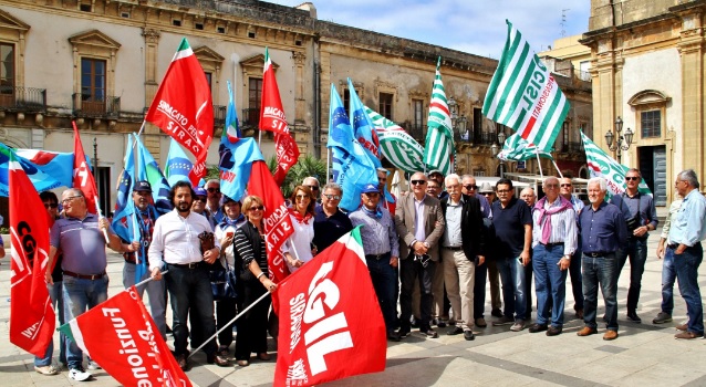 Augusta, sit-in dei sindacati contro la chiusura dell’agenzia territoriale Inps