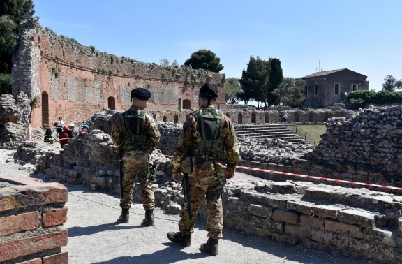 Taormina, massima allerta per il G7: body cam, metal detector e badge di riconoscimento anche per i bambini