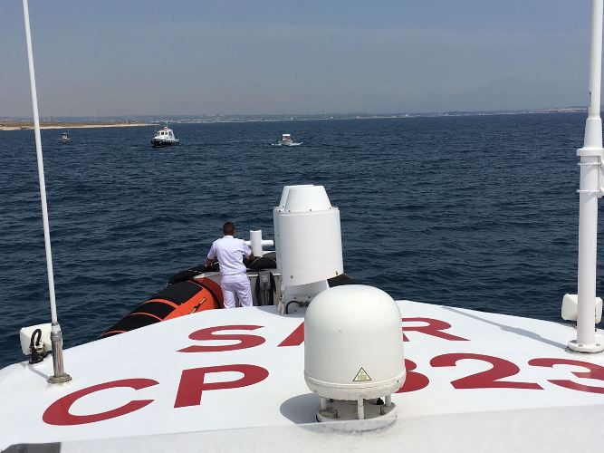 Siracusa, affonda gommone a Magnisi: salvati i due naufraghi