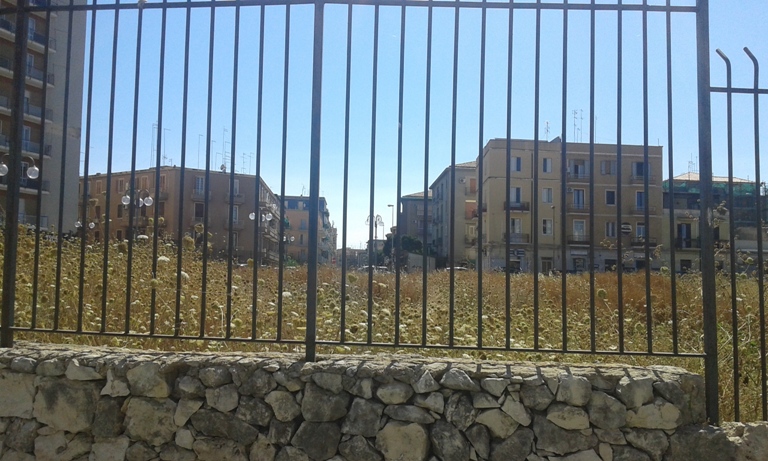 Siracusa, area archeologica di piazza della Vittoria. Alternativa Libera annuncia: “presto verrà diserbata”