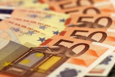 Siracusa. Paga il pieno di benzina con soldi falsi, denunciato un 46enne