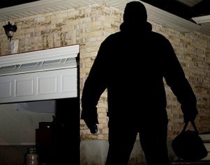 Lentini, tentato furto in un garage: fermato un 30enne, fuggito il complice