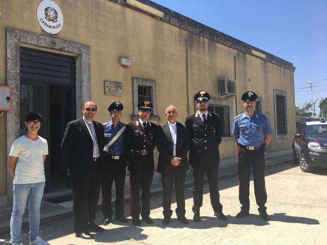 Noto, il Vescovo Staglianò in visita alla Stazione Carabinieri di Testa Dell’Acqua
