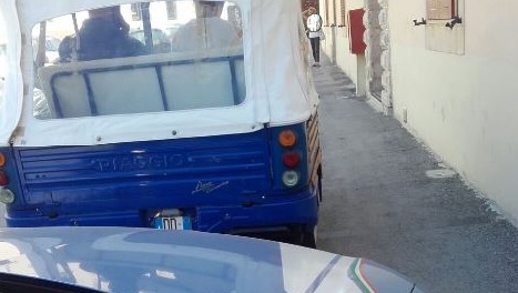 Siracusa. Trasportavano in maniera abusiva turisti, in Ortigia, su motocarrozzette. Sanzionati e disposto il fermo dei mezzi