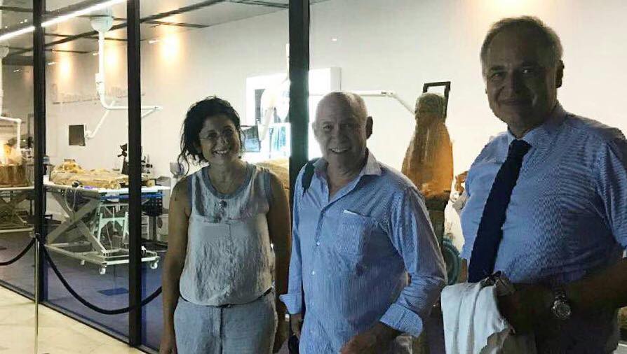 Siracusa. Il fotografo Steve McCurry in giro per Ortigia: osannato come una rockstar