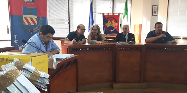 Siracusa, farmaci contro l’acaro Varroa gratuiti per gli apicoltori della provincia: oggi l’incontro con l’Asp a Sortino