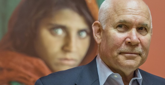 Siracusa. Il fotografo Steve McCurry incontra il pubblico nell’ex Convento di San Francesco d’Assisi   