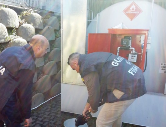 Operazione “Mountain Diesel”, il gasolio comprato regolarmente ad Augusta veniva rivenduto “in nero” nel messinese: 9 denunciati