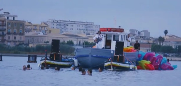 Siracusa. “Il concerto è in mezzo al mare”: il video è virale