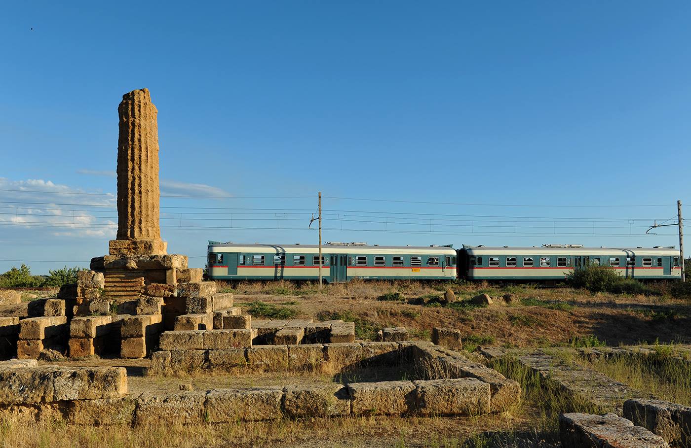 E’ già possibile prenotare un posto a bordo del treno storico dei templi e del mare che viaggerà tra Caltanissetta, Canicattì, Agrigento e Porto Empedocle i prossimi 20 agosto e 3 settembre