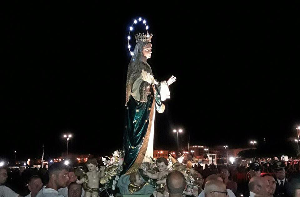 Siracusa. Devozione tra le vie di Ortigia ed in mare per la processione dell’Assunta