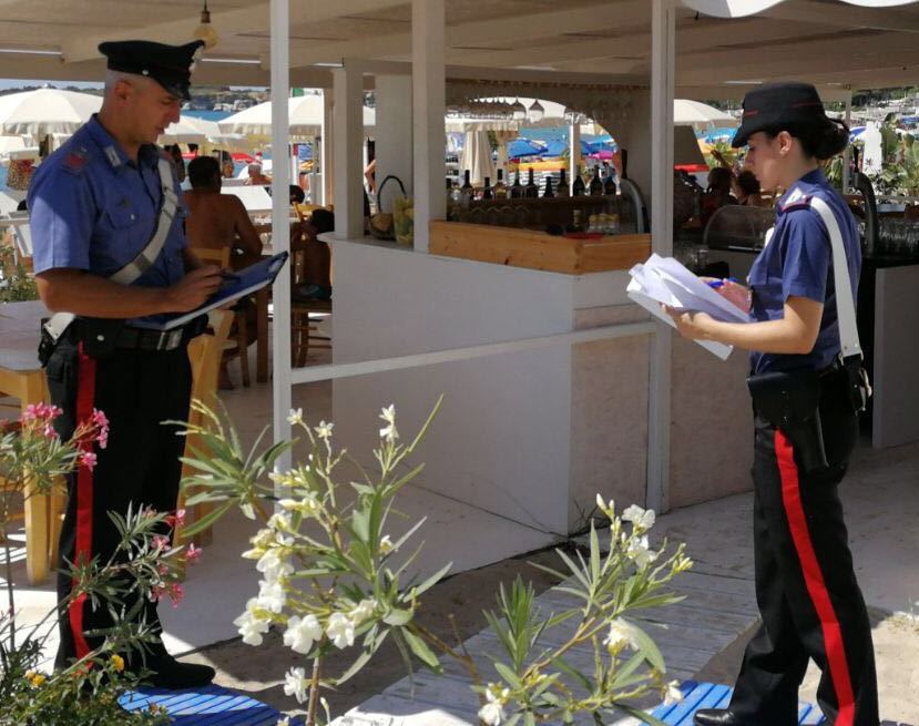 Siracusa. Controlli di Carabinieri della Territoriale, NIL e NAS ai lidi e strutture ricettive: elevate sanzioni e un imprenditore denunciato