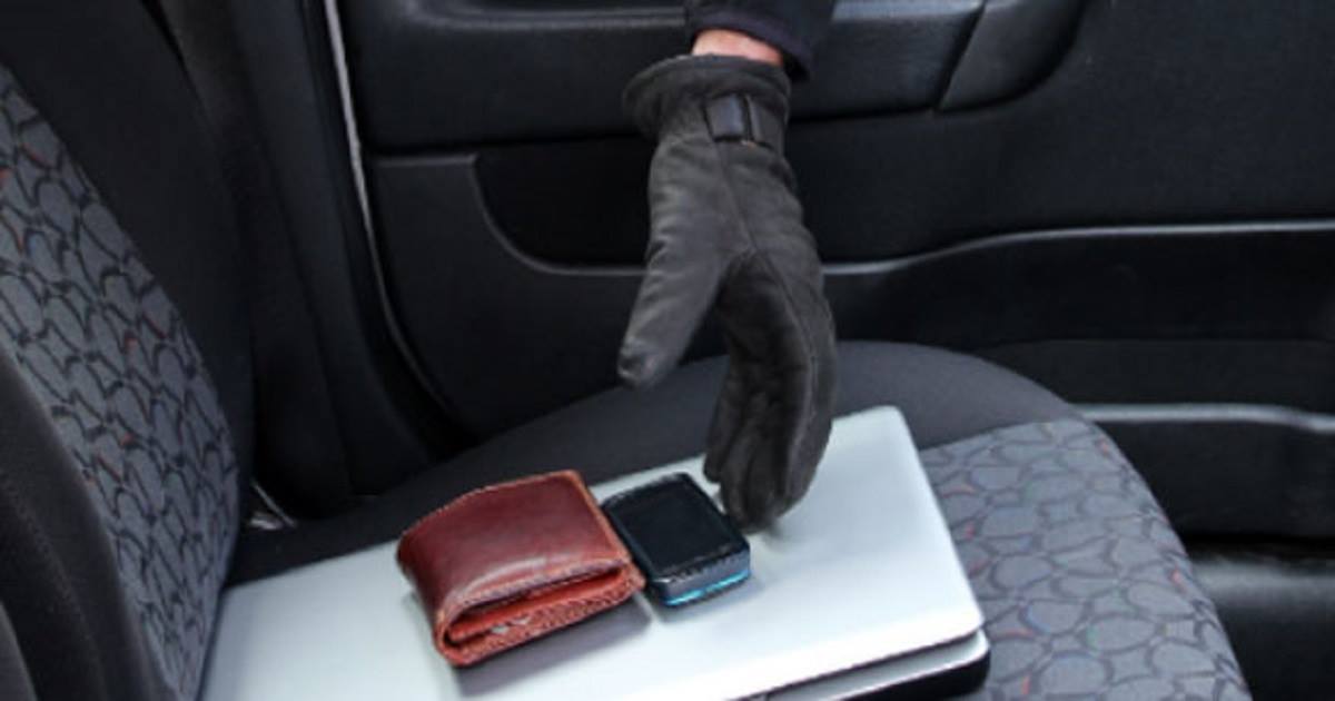 Rosolini. Derubata del portafoglio mentre era nell’auto con la nipotina: 28enne incastrato dalle immagini delle telecamere e arrestato