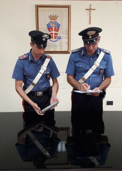 Siracusa. Spara con un’arma artigianale contro una saracinesca: individuato l’autore