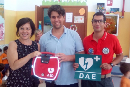 Defibrillatore donato alla scuola di Belvedere grazie alla Consulta Civica di Siracusa