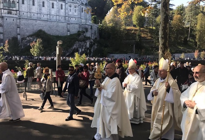 Siracusa. La Madonna delle Lacrime tra i malati di Lourdes