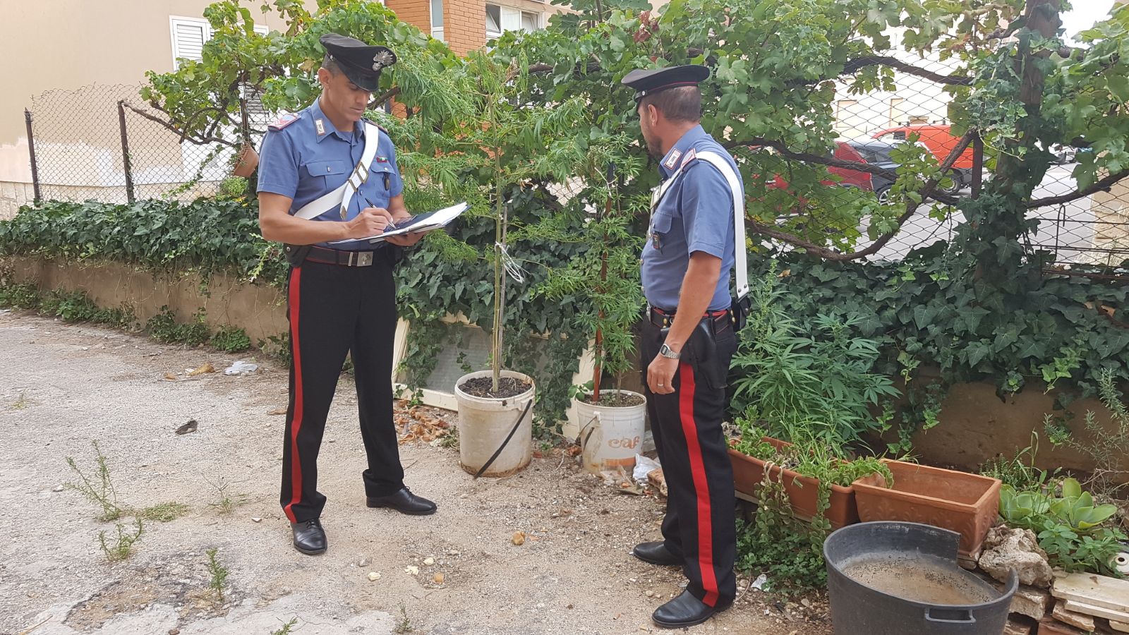 Floridia: trovato in possesso di stupefacenti in casa. Ai domiciliari un 49enne