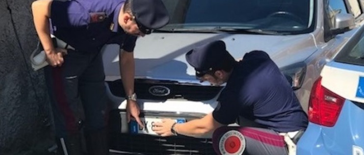 Siracusa. Auto con targa alterata, due denunciati per truffa dalla Polizia