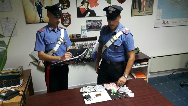 Avola. Stupefacenti e denaro nella propria abitazione: ai domiciliari un 43enne