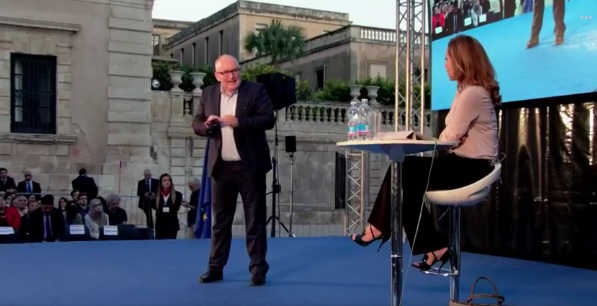 Frans Timmermans torna a Siracusa per il “Dialogo con i cittadini”: buone pratiche di accoglienza e integrazione dei migranti
