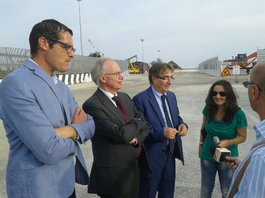 Augusta. L’Onorevole Epifani in visita a Punta Cugno: “La dirigenza della Lukoil riferisca subito in Parlamento quale sarà il futuro industriale dello stabilimento”