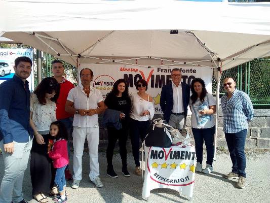 Francofonte. Il Meetup M5S, i candidati portavoce e l’europarlamentare Corrao in piazza per incontrare la gente