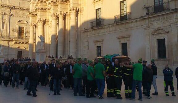 Siracusa. Al grido di “Sarausana Je” l’ultimo saluto all’avvocato Bandiera