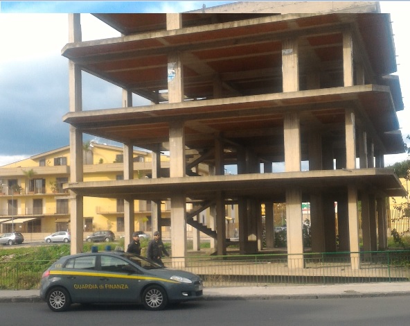 Lentini, lanciavano sassi contro le auto in transito sulla via Etnea: fermati tre minori