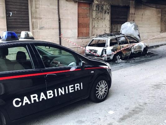 Francofonte. In fiamme l’auto del vice sindaco, un corto circuito la causa dell’incendio