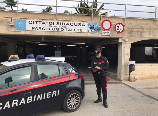 Siracusa, giovani aggrediscono un senzatetto al parcheggio talete in Ortigia