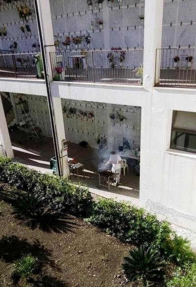 Città Giardino. Grigliata al cimitero, sui social si scatena la polemica