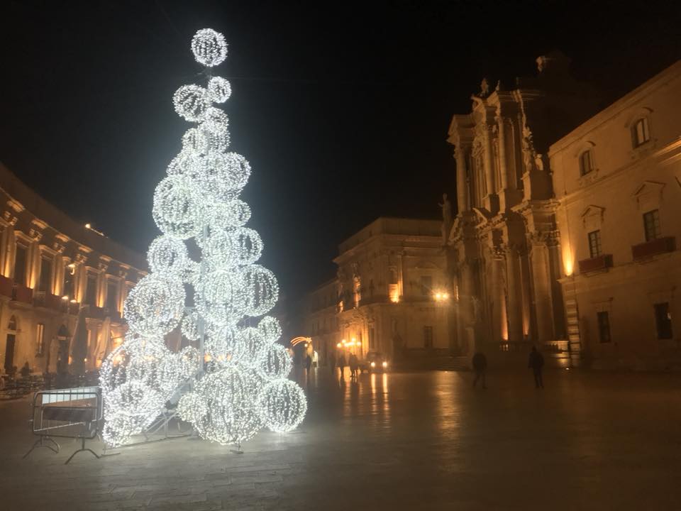 Siracusa. Piazza Duomo in festa, 60 mila luci microled illumineranno l’albero 3d per un Natale scintillante