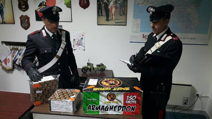 Avola. Deteneva in casa stupefacenti e materiale pirotecnico: ai domiciliari un 36enne