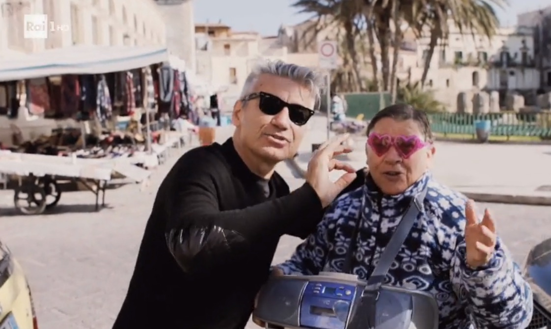 Ligabue on the road tra le bellezze di Siracusa in “Un anno da non dimenticare”